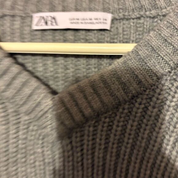 Zara Women's Gray V-Neck Pullover Sweater Size M Long Sleeve Casual - Picture 3 of 9